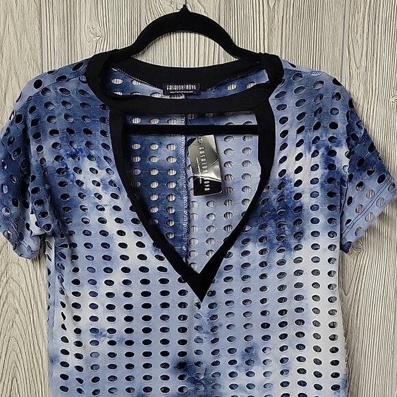 Fashion Nova The Only One Tee Blue Distressed V Neck Top Womens Size XS NWT - Picture 2 of 9